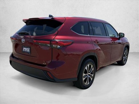 Used 2022 Toyota Highlander XLE FWD image 5