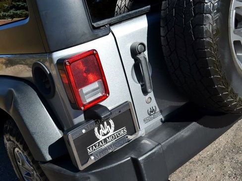 Used 2015 Jeep Wrangler Unlimited Rubicon w/ Dual Top Group image 13