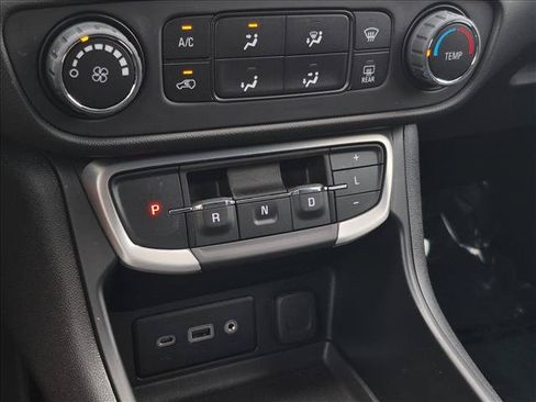 Used 2022 GMC Terrain SLE FWD image 11