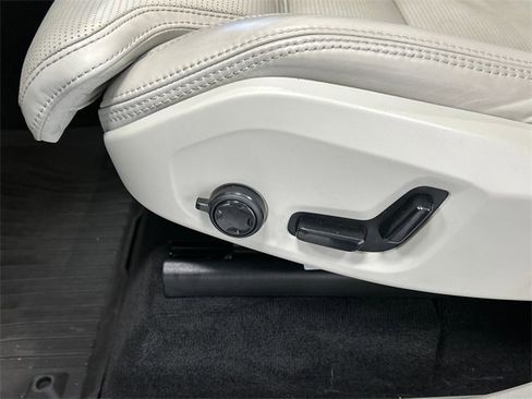 Certified 2024 Volvo XC90 T8 Ultimate w/ Protection Package image 11