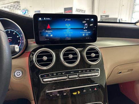 Used 2020 Mercedes-Benz GLC 300 image 24