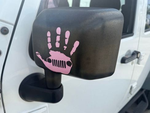 Certified 2016 Jeep Wrangler Unlimited Rubicon w/ Connectivity Group image 32