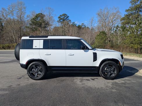 Certified 2023 Land Rover Defender 110 X-Dynamic SE image 4