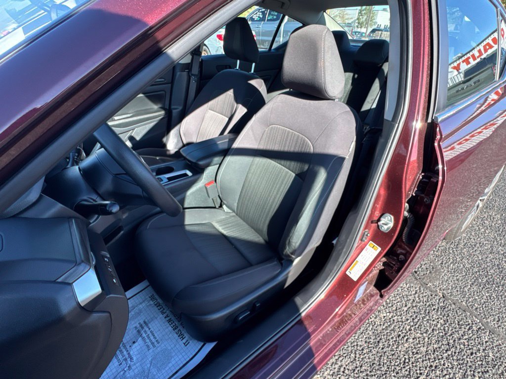 Used 2025 Nissan Altima 2.5 SV FWD image 12