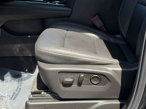 Used 2025 Chevrolet Suburban Z71 AWD/4WD image 19