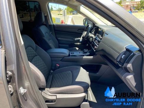 Used 2024 Nissan Pathfinder SV AWD/4WD image 15