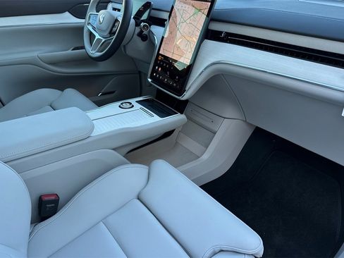 New 2025 Volvo EX90 Plus image 16