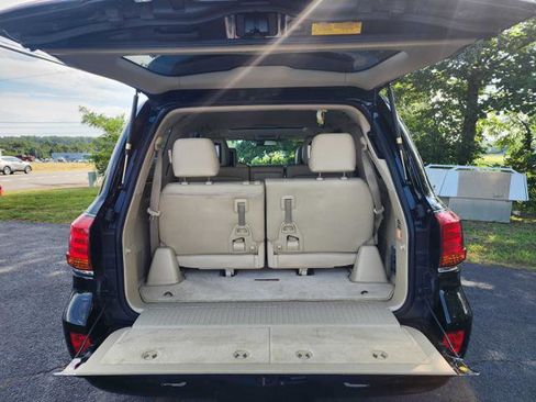 Used 2010 Lexus LX 570 4WD image 15