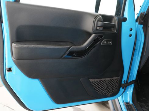 Used 2017 Jeep Wrangler Sahara AWD/4WD image 14