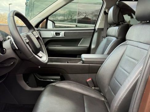 Used 2025 Hyundai Santa Fe Limited AWD/4WD image 17