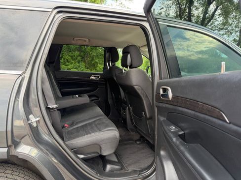 Used 2011 Jeep Grand Cherokee Laredo AWD/4WD image 12
