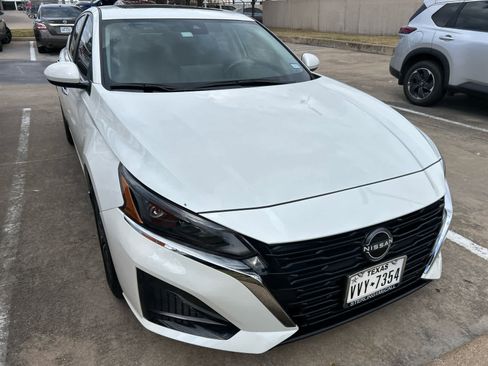 Certified 2024 Nissan Altima 2.5 SV w/ SV Premium Package image 8