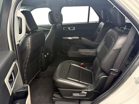 Certified 2022 Ford Explorer XLT w/ Equipment Group 202A image 16