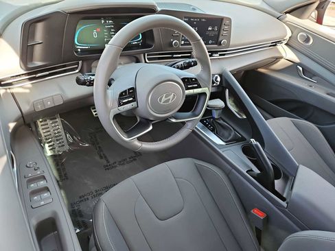 Certified 2025 Hyundai Elantra Sport image 10