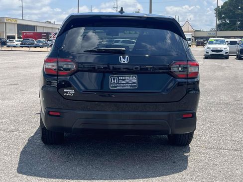 Used 2023 Honda Pilot LX image 4