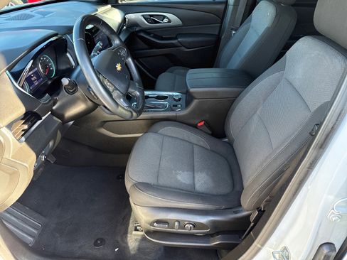 Used 2023 Chevrolet Traverse LT image 10