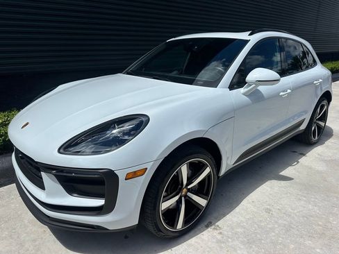 Certified 2024 Porsche Macan AWD/4WD image 6