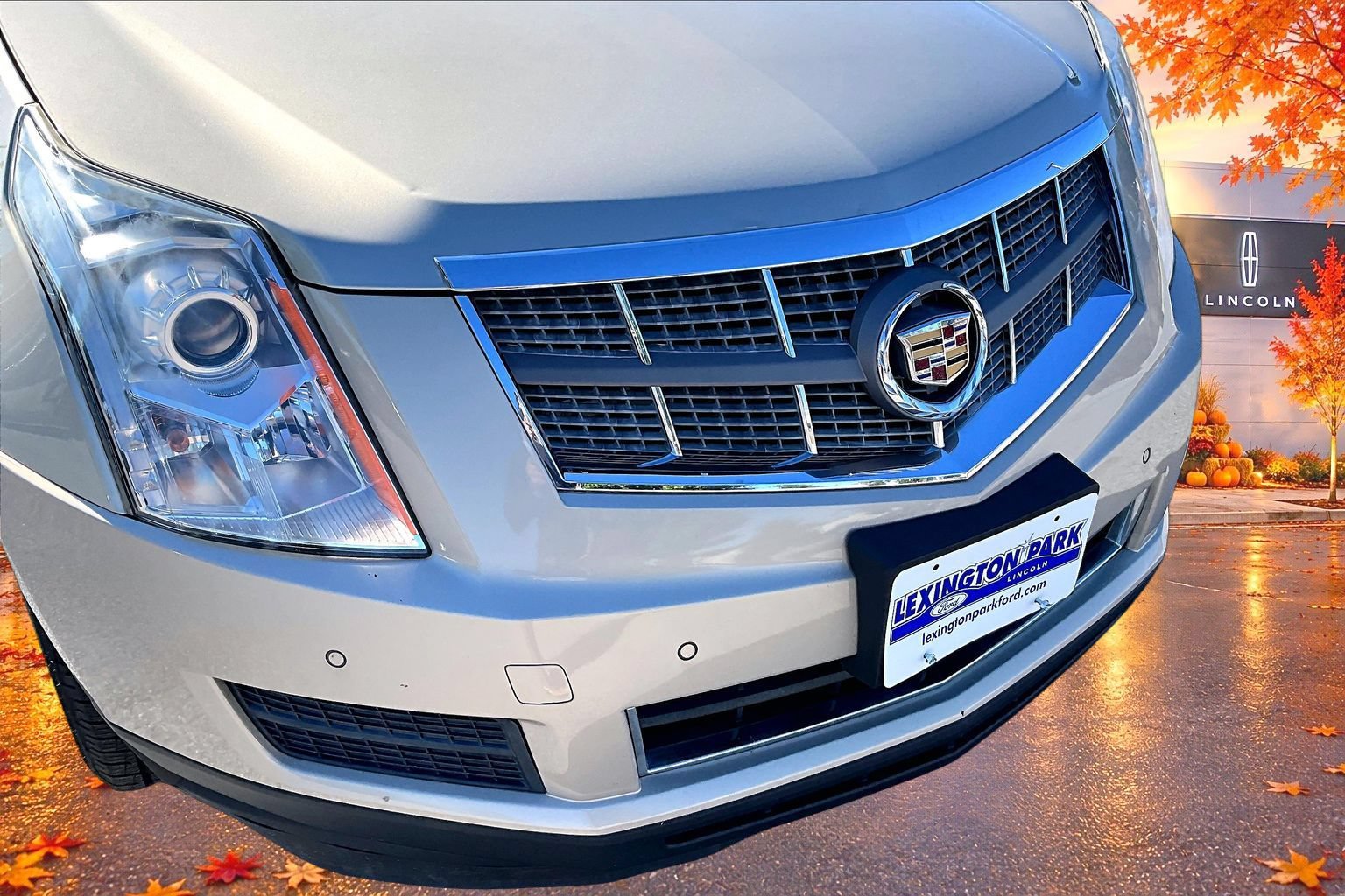 Used 2015 Cadillac SRX Luxury w/ Driver Awareness Package FWD image 32