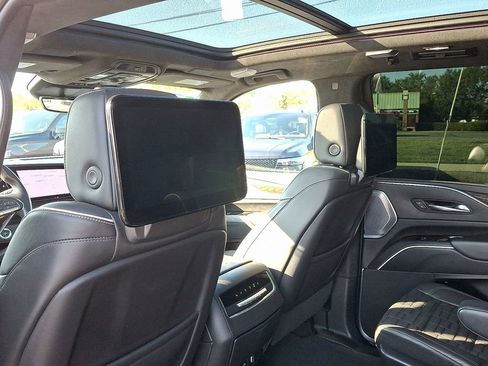 Used 2022 Cadillac Escalade ESV Sport Platinum image 12