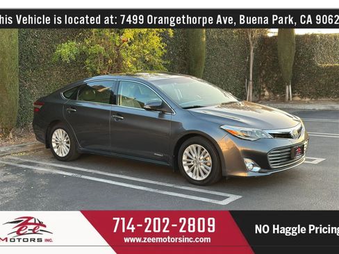 Used 2013 Toyota Avalon Limited w/ Technology Pkg FWD image 4