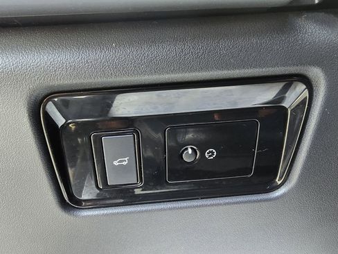 Used 2017 Jaguar F-PACE Prestige image 19