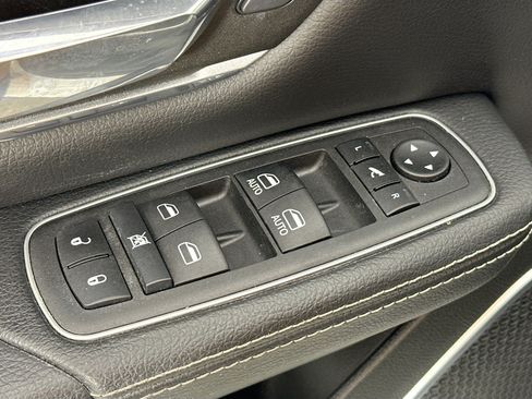 Used 2023 RAM 1500 Laramie AWD/4WD image 18