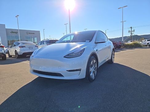 Used 2023 Tesla Model Y Long Range image 4