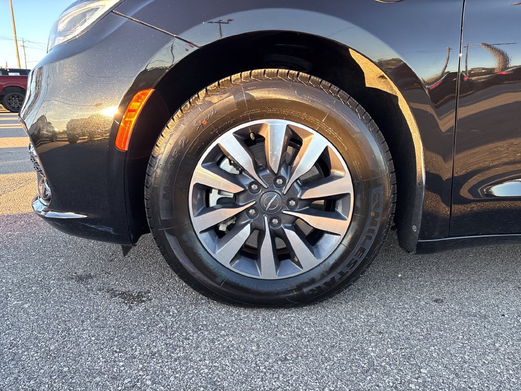 Used 2024 Chrysler Pacifica Limited FWD image 25