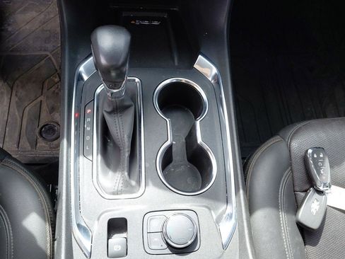 Used 2022 Chevrolet Traverse High Country image 30