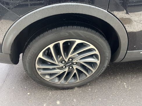 Used 2019 Lincoln Nautilus Reserve image 11