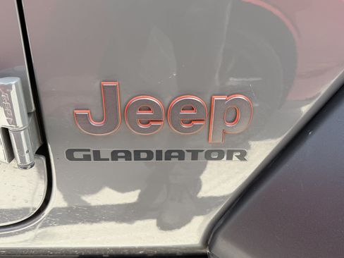 Used 2022 Jeep Gladiator Mojave w/ Trailer Tow Package AWD/4WD image 16