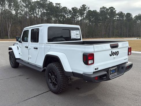 New 2025 Jeep Gladiator High Tide image 5