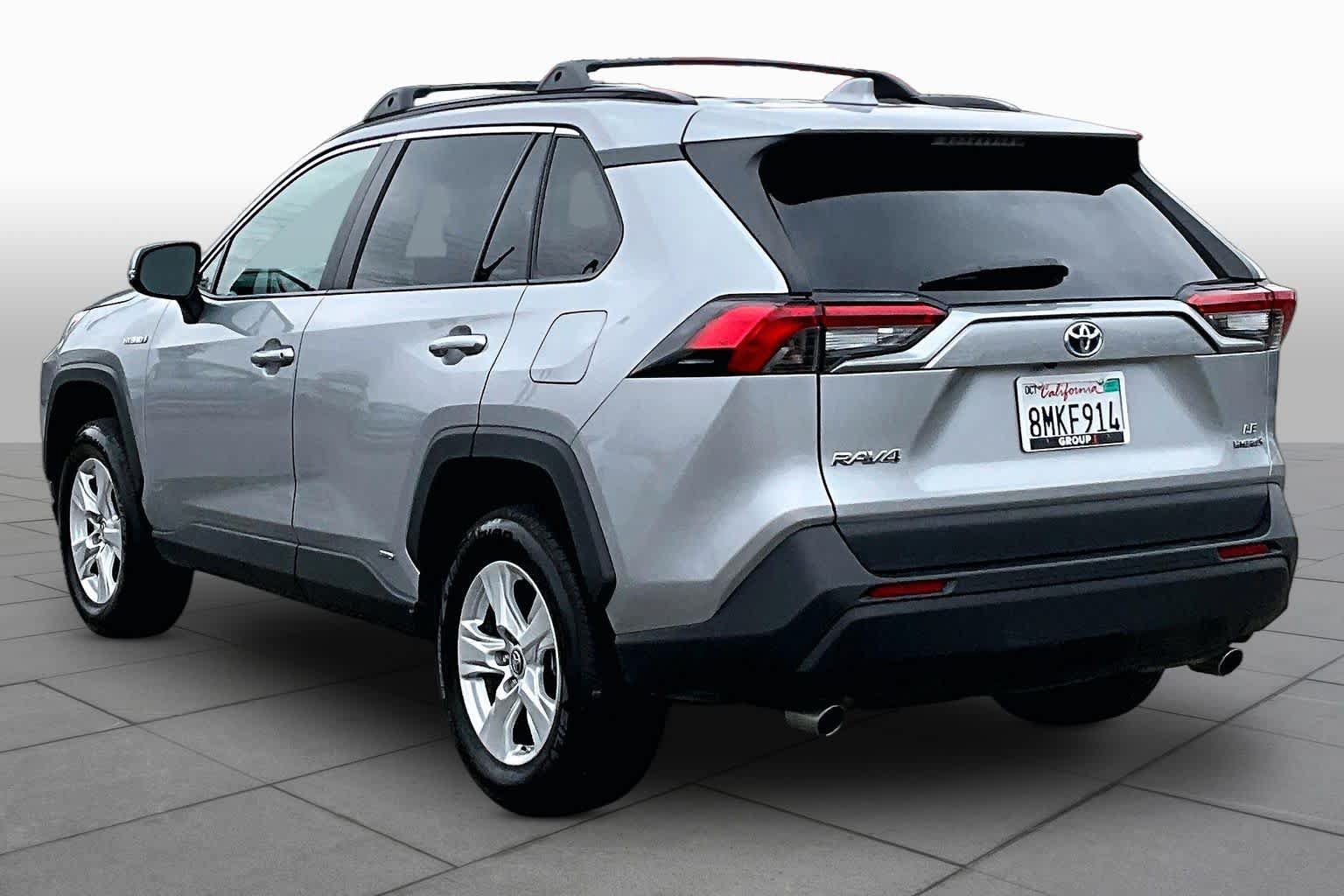 Used 2019 Toyota RAV4 LE w/ Carpet Mat Package AWD/4WD image 11