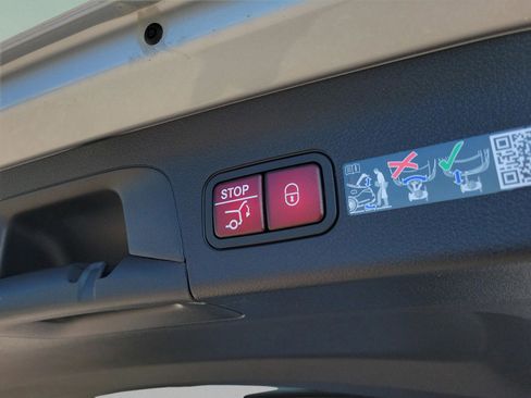 New 2026 Mercedes-Benz GLS 450 4MATIC image 6