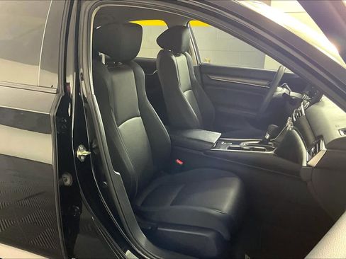 Used 2018 Honda Accord LX image 9