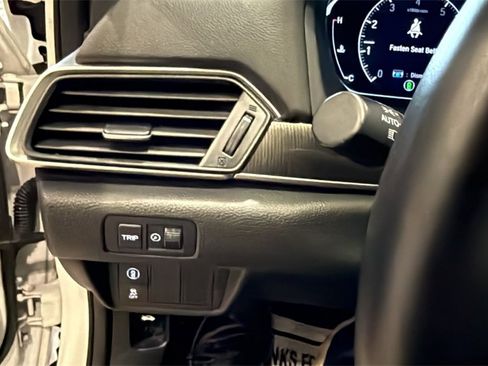 Used 2018 Honda Accord Sport image 32
