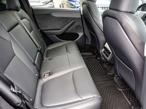 Used 2026 Tesla Model Y Long Range image 18