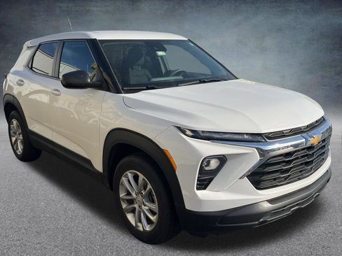Used 2024 Chevrolet TrailBlazer LS w/ LS Convenience Package image 3