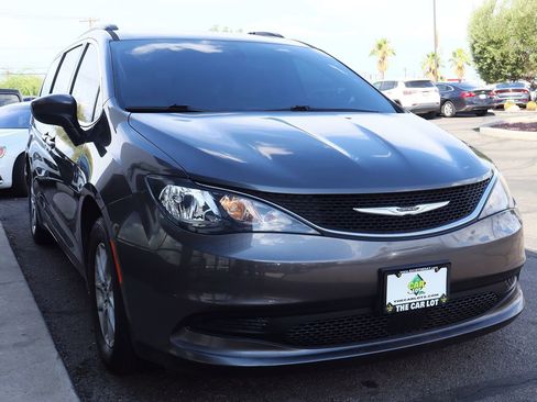 Used 2021 Chrysler Voyager Lxi image 16