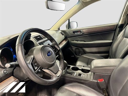 Used 2019 Subaru Outback 2.5i Limited w/ Popular Package #2 image 9