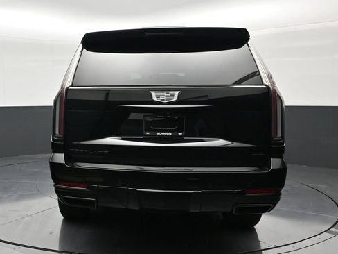Used 2025 Cadillac Escalade ESV Sport w/ LPO, ONYX Package RWD image 4