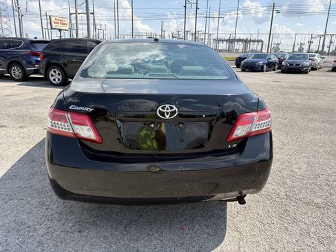 Used 2010 Toyota Camry LE FWD image 11