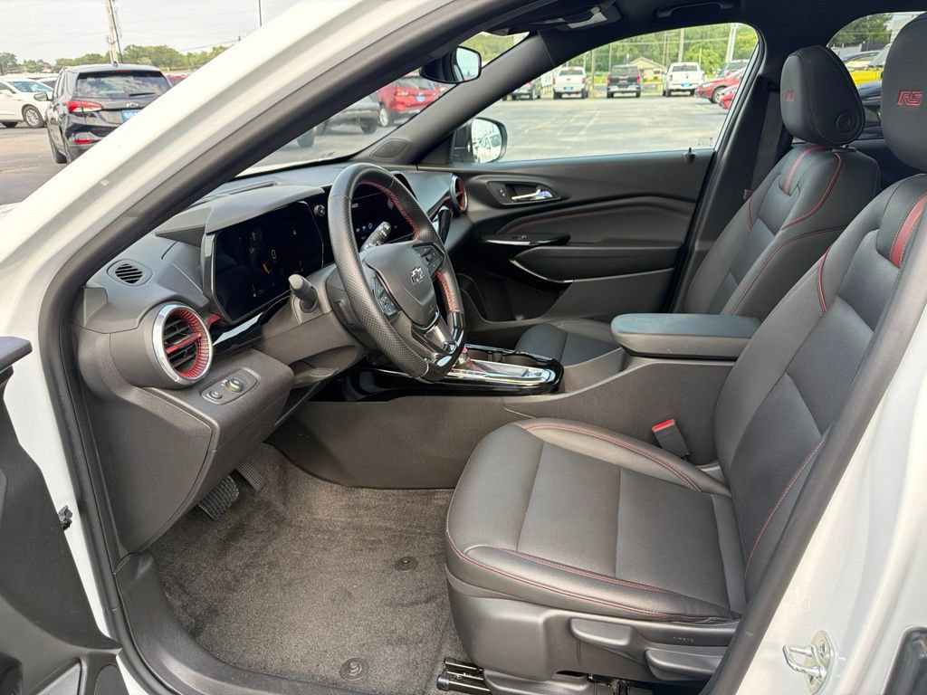 Used 2024 Chevrolet Trax RS w/ Sunroof Package FWD image 16