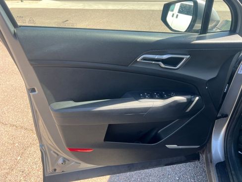 Used 2025 Kia Sportage LX FWD image 18