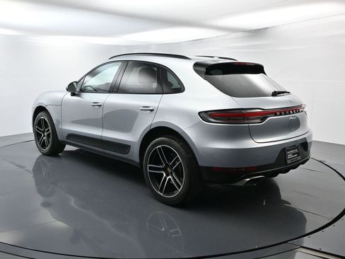 Certified 2021 Porsche Macan image 3
