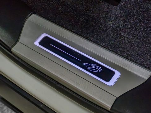 Used 2021 Land Rover Range Rover Autobiography Fifty Edition image 33