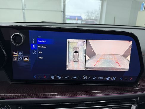 Used 2024 Chevrolet Traverse RS image 21