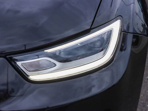 Used 2024 Chrysler Pacifica Select image 7