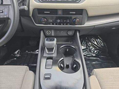 Used 2023 Nissan Rogue SV FWD image 4