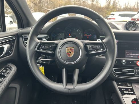 Used 2022 Porsche Macan image 10